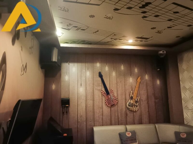 Tranh dán tường phòng karaoke nốt nhạc 
