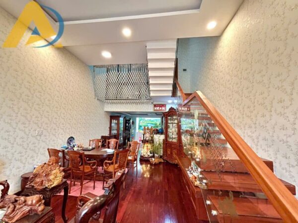 Giấy dán tường hoa cho phòng khách đẹp