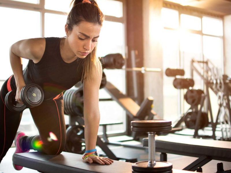 tong hop cac mau tranh dan tuong phong gym hot 2 Tranh dán tường phòng khách